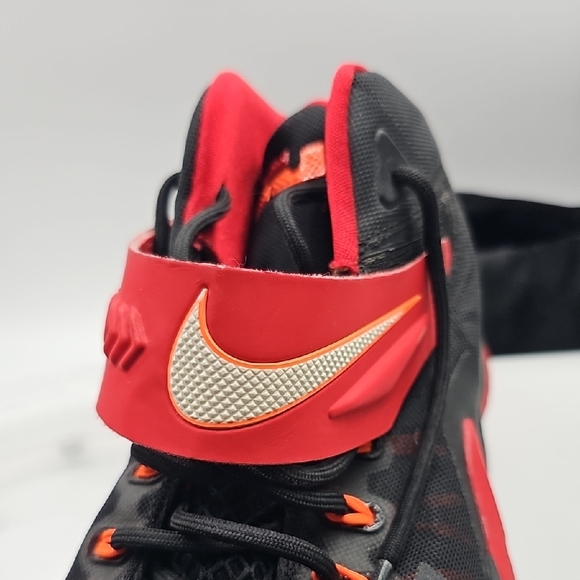 G Nike Lebron Zoom Soldier VIII 8 Black and Red Sz. 7 Y (Big Boy) 653645-006 - Picture 8 of 12